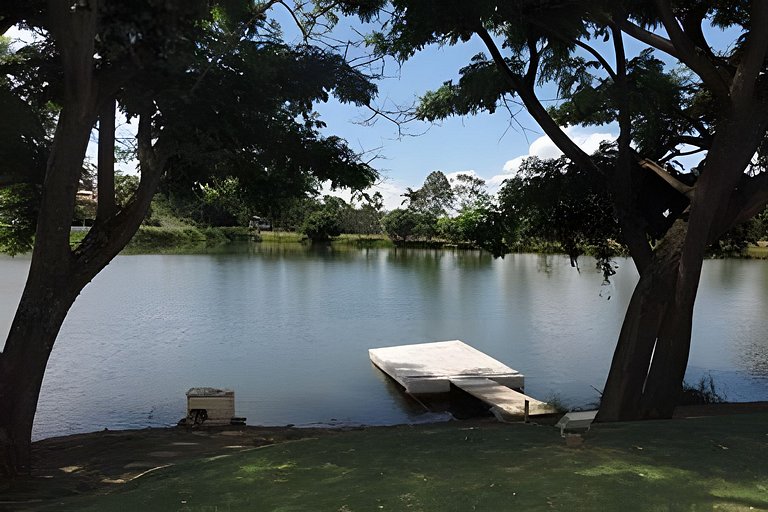 Suíte com Vista p/ o Lago em Capitólio com acesso a piscina