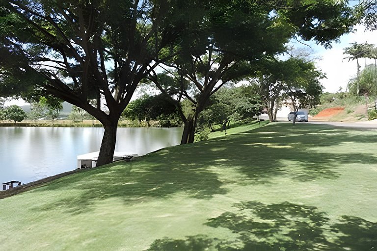 Suíte com Vista p/ o Lago em Capitólio com acesso a piscina