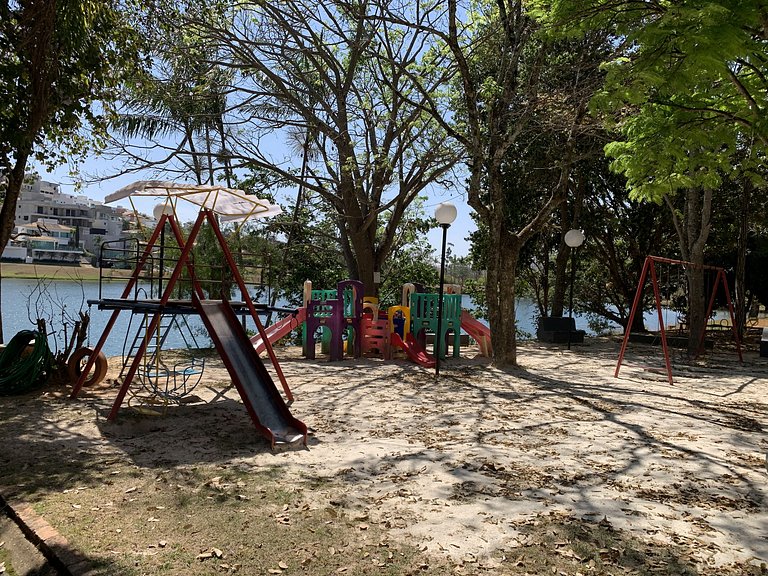 Suíte com Vista p/ o Lago em Capitólio com acesso a piscina
