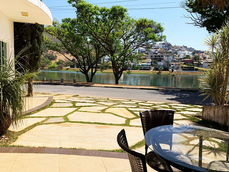 Suíte com Vista p/ o Lago em Capitólio com acesso a piscina