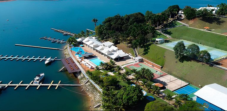 Suíte com Vista p/ o Lago em Capitólio com acesso a piscina