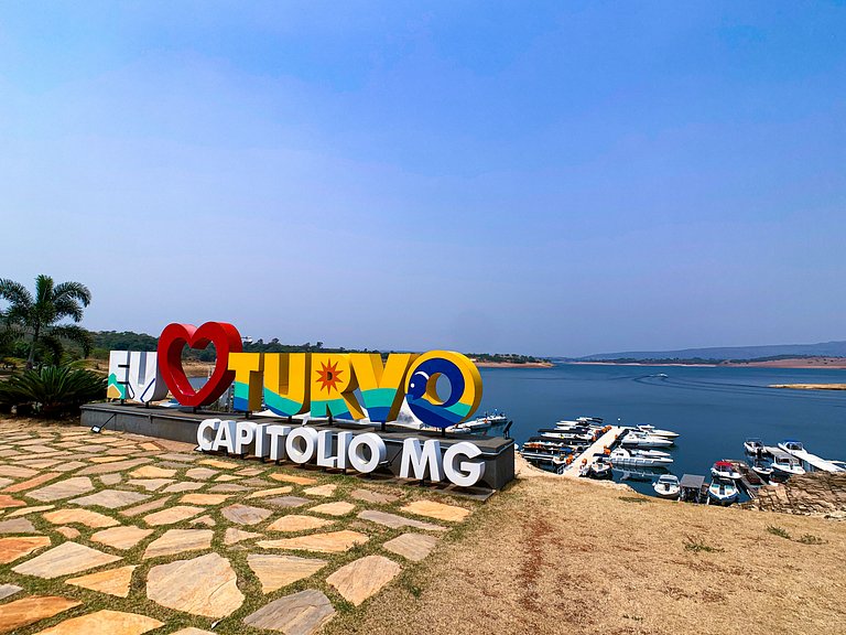 Suíte em Capitólio com sacada e vista p/ o Lago | Triplo | P