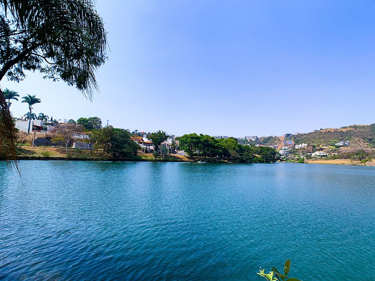 Suíte com Vista p/ o Lago em Capitólio com acesso a piscina