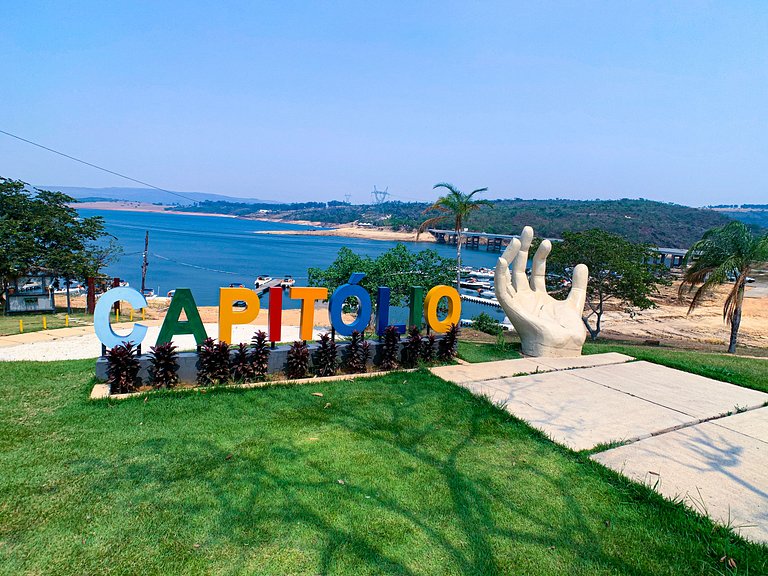 Suíte em Capitólio com sacada e vista p/ o Lago | Triplo | P