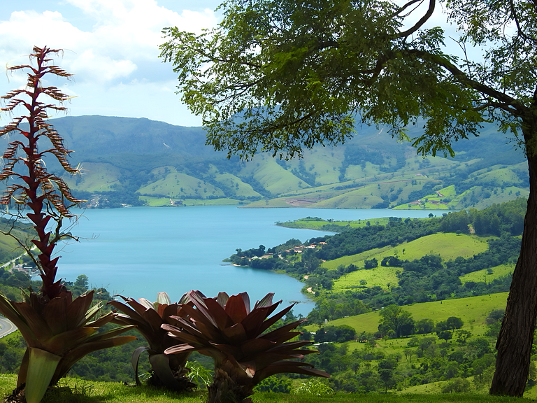Chalés em Capitólio com Vista para o Lago