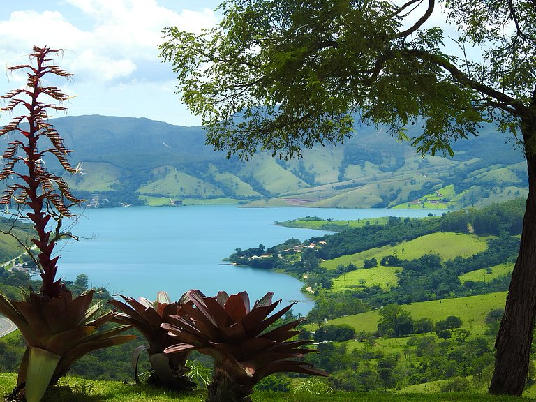 Chalés em Capitólio com Vista para o Lago