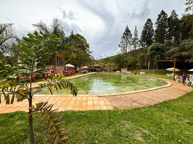 Suíte Tripla acesso a piscina natural e cachoeiras