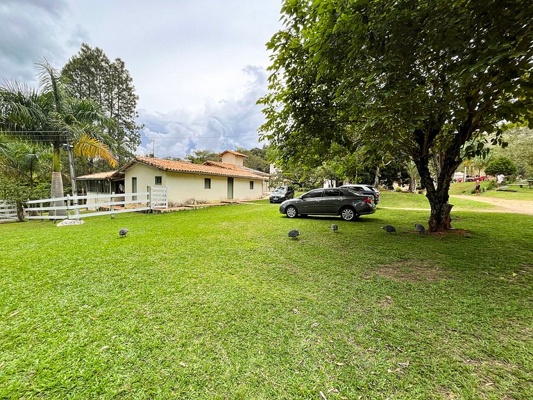 Suíte Tripla acesso a piscina natural e cachoeiras
