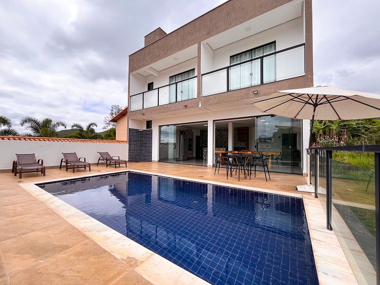 Casa em Capitólio com piscina e área gourmet
